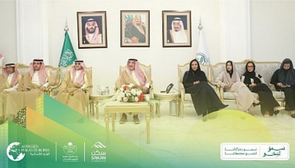 ‏شهدنا اليوم فرحة مستفيدي الأسر عند تسليمهم الوحدات السكنية والسيارات في منطقة جازان ضمن مشروع الإسكان والسيارات بالشراكة مع‎ ‎نسمو_لتنمو pic.twitter.com/2D0VTLWlTE‎‎